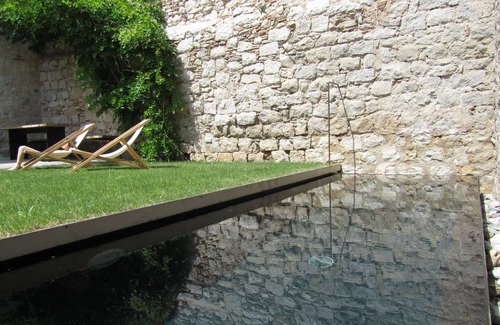 Barri Vell Apartment | Historical stone house renovated with modern style
