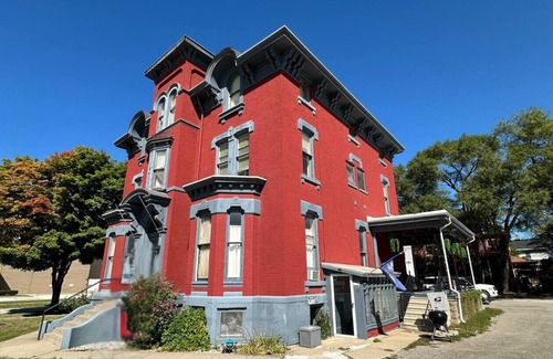 Bay City Apartment | Historical Studio Apt - Walk to All of Downtown