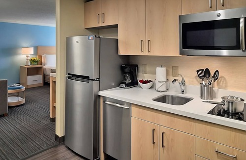 Central Business District Apartment | History Break! Spacious Downtown Base, Perfect Locale for French Quarter