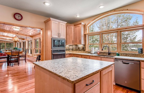 Mercer House | History-filled lakefront home with dock, fire pit, fireplace, & kayaks - dogs OK