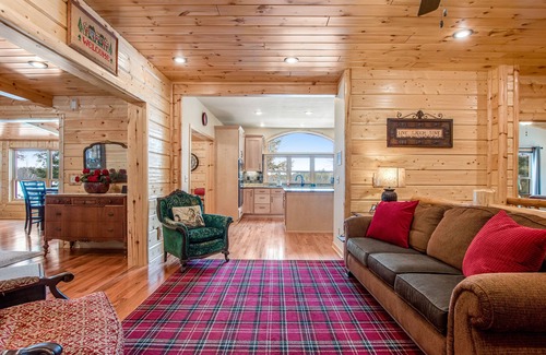 Mercer House | History-filled lakefront home with dock, fire pit, fireplace, & kayaks - dogs OK