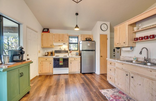 Unaka Cabin | Hiwassee Lake Access: Pet-Friendly Cabin w/Views!