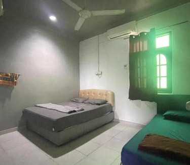 Batu Buruk House | Hj Hassan Guest House Bungalow A