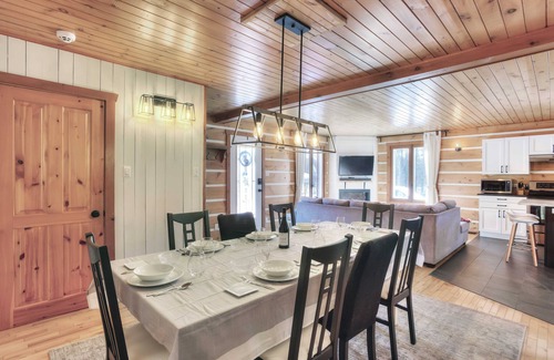 Riviere-Rouge Ski Chalet | Hjort Cottage - Rivière-Rouge, 3BDR 7bed Heated floors Riverfront Spa, Pool table Gas fireplace Newl