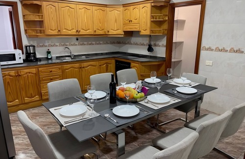 Santa Maria de Guia de Gran Canaria House | Hliday Home Vivienda Vacacional Casa Anthony with Sea View, Terrace & Wi-Fi