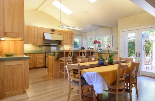 Half Moon Bay House | HMB Coastal retreat with Hot Tub and EV Charging!
