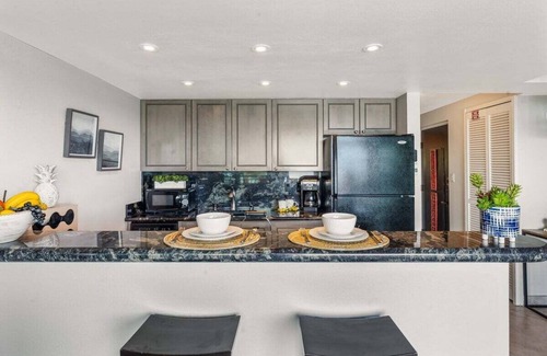 Honokowai Condo | HN 208 OceanFront 2BD with Ocean Views and AC