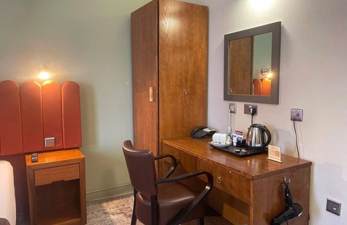Newcastle-upon-Tyne Apartment | HNFC Stays -En-Suit with Parking