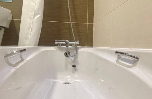 Newcastle-upon-Tyne Apartment | HNFC Stays -En-Suit with Parking
