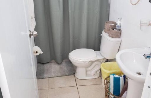 Aguadilla Pueblo Apartment | HNG APARTMENT, LINDO LUGAR, VENGA Y LO PASARÁ BIEN