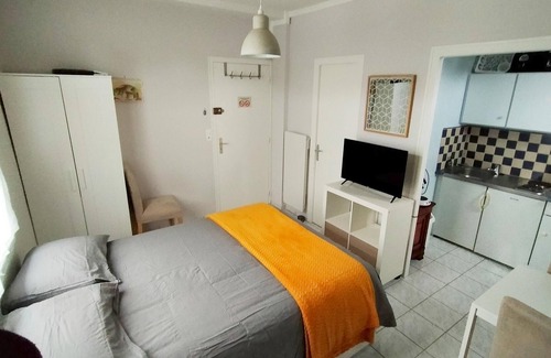 Bagnoles-de-l'Orne Apartment | Homerez - Appartement for 2 ppl. with terrace at Bagnoles de l'Orne Normandie