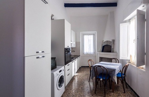 Villanova Monteleone Apartment | Holiday apartment in the historic center