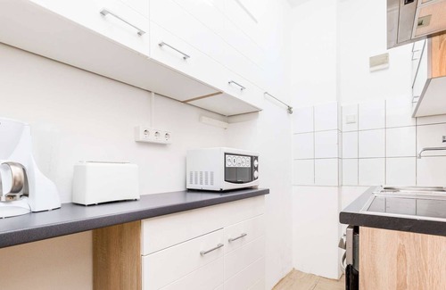 Golzheim Apartment | HÖ01 large apartment with dryer and washing machine