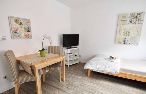 Troisdorf Apartment | HÖ01 large apartment with dryer and washing machine