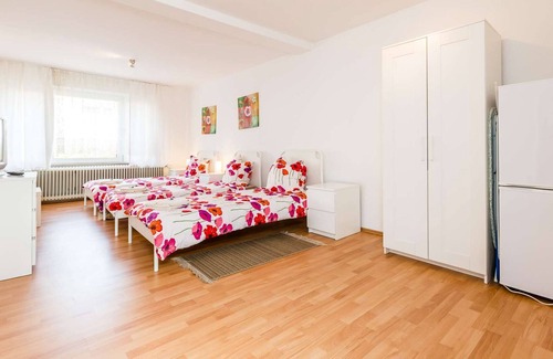Rhein-Erft-Kreis District Apartment | HÖ01 large apartment with dryer and washing machine