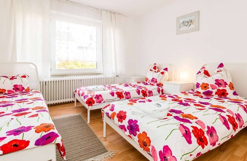 Rhein-Erft-Kreis District Apartment | HÖ01 large apartment with dryer and washing machine