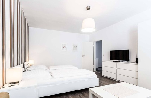 Vingst Apartment | HÖ01 large apartment with dryer and washing machine