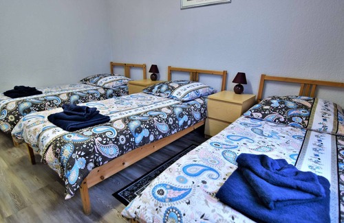 Muelheim Apartment | HÖ01 large apartment with dryer and washing machine