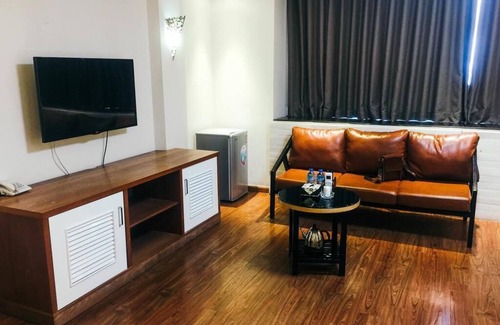 Yen Phu Hotel | Hoang Gia Hotel 150 Nghi Tam HN-BayLux