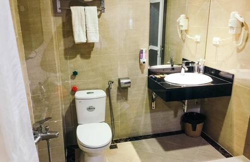 Yen Phu Hotel | Hoang Gia Hotel 150 Nghi Tam HN-BayLux