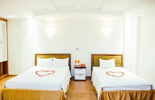 Yen Phu Hotel | Hoang Gia Hotel 150 Nghi Tam HN-BayLux