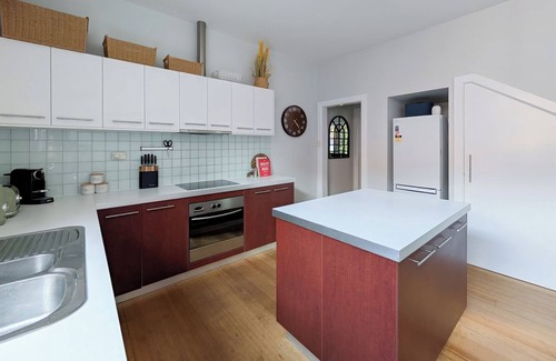 Hobart Central Business District Apartment | Hobart City Life With Parking and Wifi
