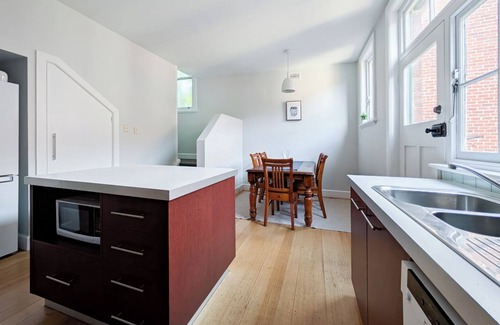 Hobart Central Business District Apartment | Hobart City Life With Parking and Wifi
