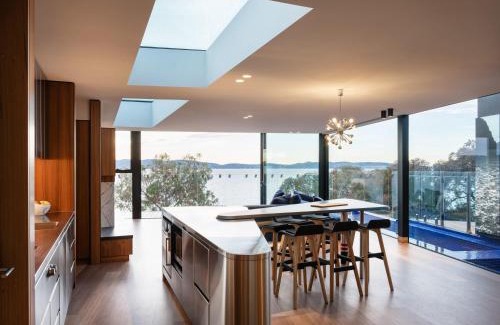 Battery Point Apartment | 'Hobart' - Waterfront penthouse with private heated pool