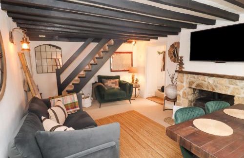 Malmesbury House | Hobbes Cottage