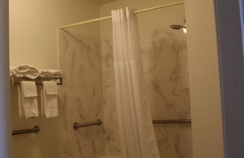Hobbs Hotel | Hobbs Family Inn