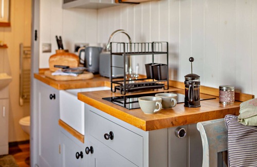 Saint Ann's Chapel House | Hobbs Hut - One Bedroom House, Sleeps 2