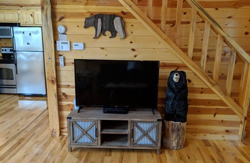 Rockbridge Cabin | Hocking Hills Beartastic Outlook, Arcade,foosball,hot tub,3 decks, Bearific🔼