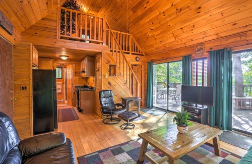 Carbon Hill Cabin | Hocking Hills Lake Gem w/Hot Tub, Dock, 100 Acres
