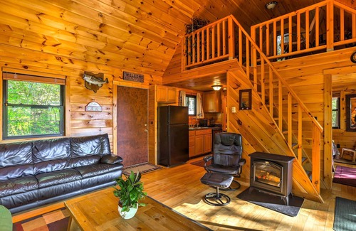 Carbon Hill Cabin | Hocking Hills Lake Gem w/Hot Tub, Dock, 100 Acres