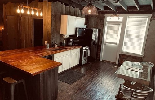 Logan Apartment | Hocking Hills Rusty Loft - Fireplace - GameRoom - Kitchen - Downtown Logan