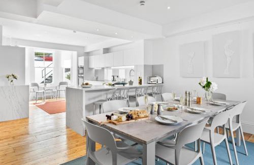 Barbican House | Hoe Park House, Sleeps 10, Historic, Central, Near Excellent Dining, Bars & Seafront