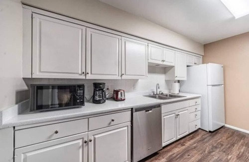 Lubbock Apartment | Hoff Gardens 10 - 2BR 2BA - Downtown Lubbock