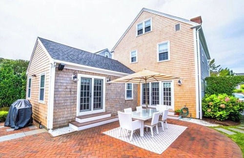Naushop House | Hog Heaven-Quintessential ACK in Naushop w/Pool & Tennis ~ Near Beaches & Town
