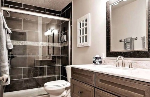 Fayetteville House | Hog House - Accommodating to Long Term Stays!