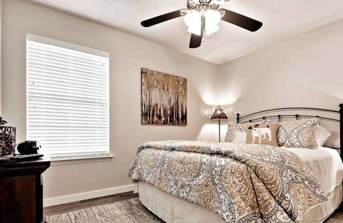Fayetteville House | Hog House - Accommodating to Long Term Stays!