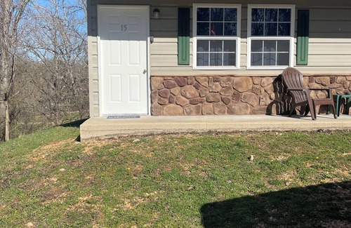 Eminence Cottage | Hogan's Hideout Duplex #15, Cozy, Private cottage!