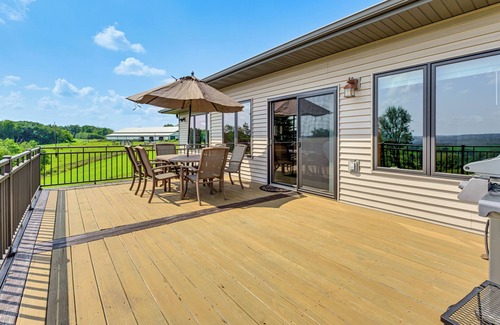 Elroy House | 'Hoheland Ranch' on 185 Acres w/Deck + Views!