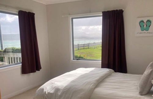 Opononi House | Hokianga Classic Bach with Harbour Views