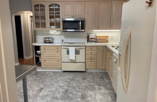Miller Southside House | HOKIE TAILGATE HEAVEN - Walking distance to stadium, campus, and downtown