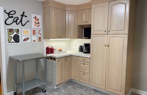 Miller Southside House | HOKIE TAILGATE HEAVEN - Walking distance to stadium, campus, and downtown