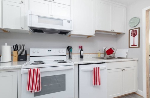 Grissom - Highland Apartment | Hokie Townhouse Amazing Location + Pool Access