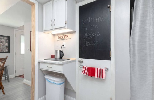 Grissom - Highland Apartment | Hokie Townhouse Amazing Location + Pool Access