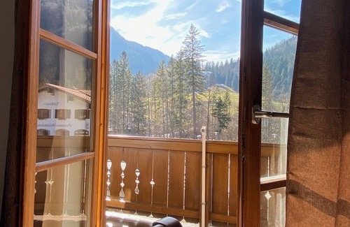 Weissbach an der Alpenstrasse Apartment | Holiday Apartment 'Bergliebe' with Mountain View, Balcony and Wi-Fi