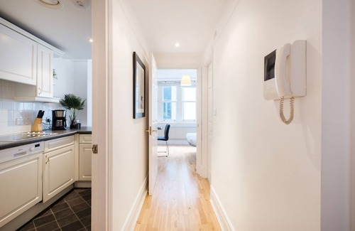 The City of London Apartment | Holborn Penthouse Apartment with Terrace