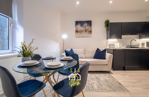 Central Aberdeen Apartment | Holburn Hideaway-SJA Stays-Luxury 2 Bed Apartment